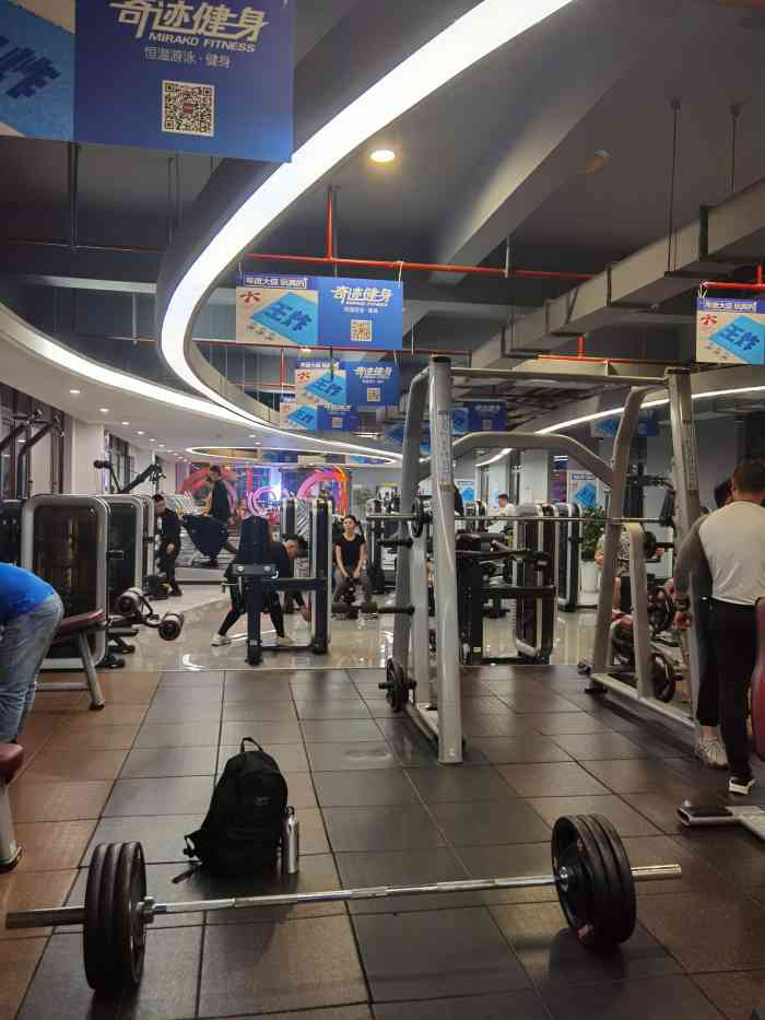 奇迹健身·恒温游泳(太阳公元店)-"首先说说环境,前台小哥身上结实的