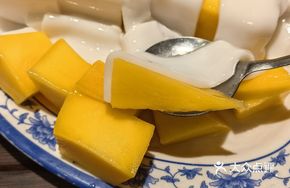 Coconut-Flavored Rice Noodle Roll with Mango