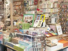 零售区-猫的天空之城概念书店(束河店)