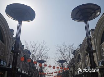 这个小镇真心第一次来 因为一直觉得上海的商场室内的有