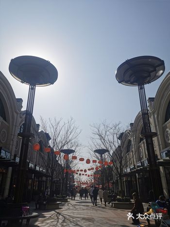这个小镇真心第一次来 因为一直觉得上海的商场室内的有