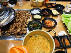 -肉甲韩国木炭烤肉(新壹街1店)