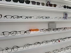 -美式眼镜·授权蔡司.依视路.尼康.豪雅.明月(南翔印象城店)
