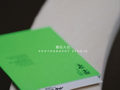 -Nathalie Djurberg与Hans Berg“牛皮纸包裹的月亮”-Prada荣宅当季展览