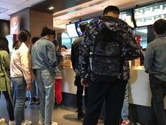 等位区-麦当劳(龙湖时代天街店)