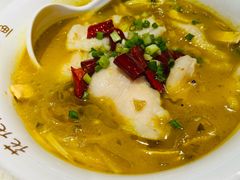 无刺酸菜鱼-渝是乎酸菜鱼(龙旗购物中心店)