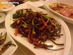 茶树菇牛柳-天明山温泉大酒店