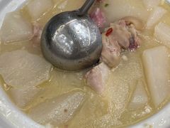 萝卜弯骨汤-刘胖子家常菜·蹄花焖藕(中南店)