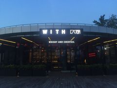 -饮湖威士忌鸡尾酒吧