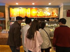 等位区-国际饭店·帆声西饼屋(黄河路店)