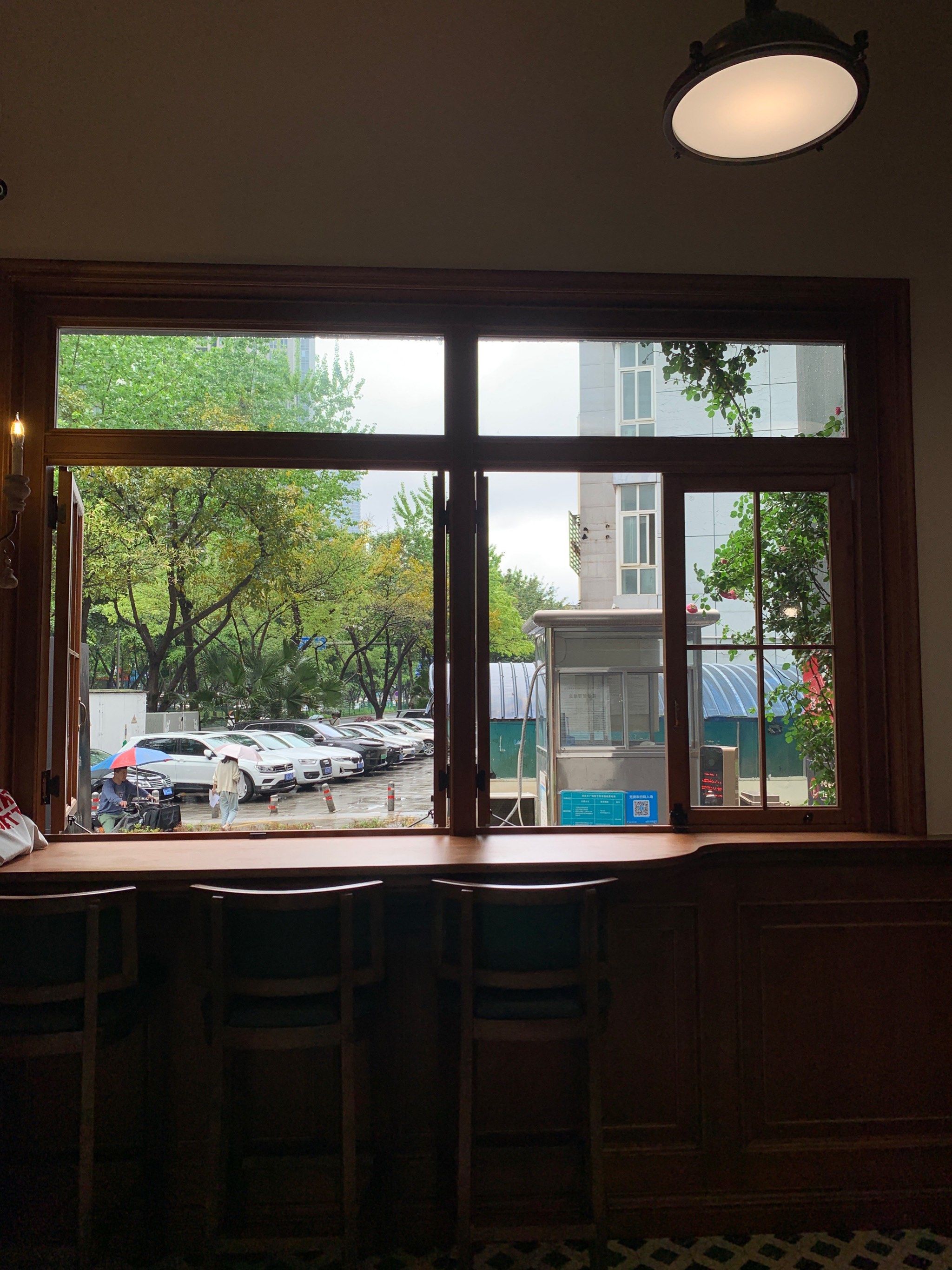 全球动态|十位中国设计师入选首届“开云 Craft 创意驻留计划”;海澜之家 、华润置地公布 2025 年度业绩