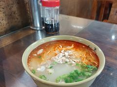 -亮亮面馆(经六路店)