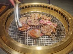 -铭牛烧肉·和牛海鲜自助(高新月牙湖店)