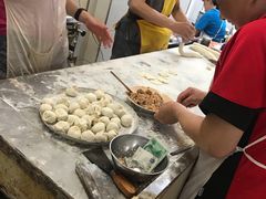 -老字号眼镜子煎包汤包店