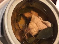石橄榄炖龙骨汤-MR鹅外