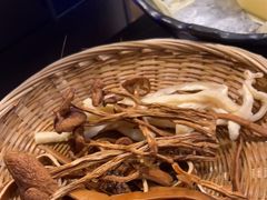 -老房老舍重庆火锅(假日城市店)