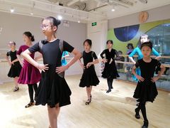 -炫艺舞蹈培训中心(枫尚奥特莱斯店)