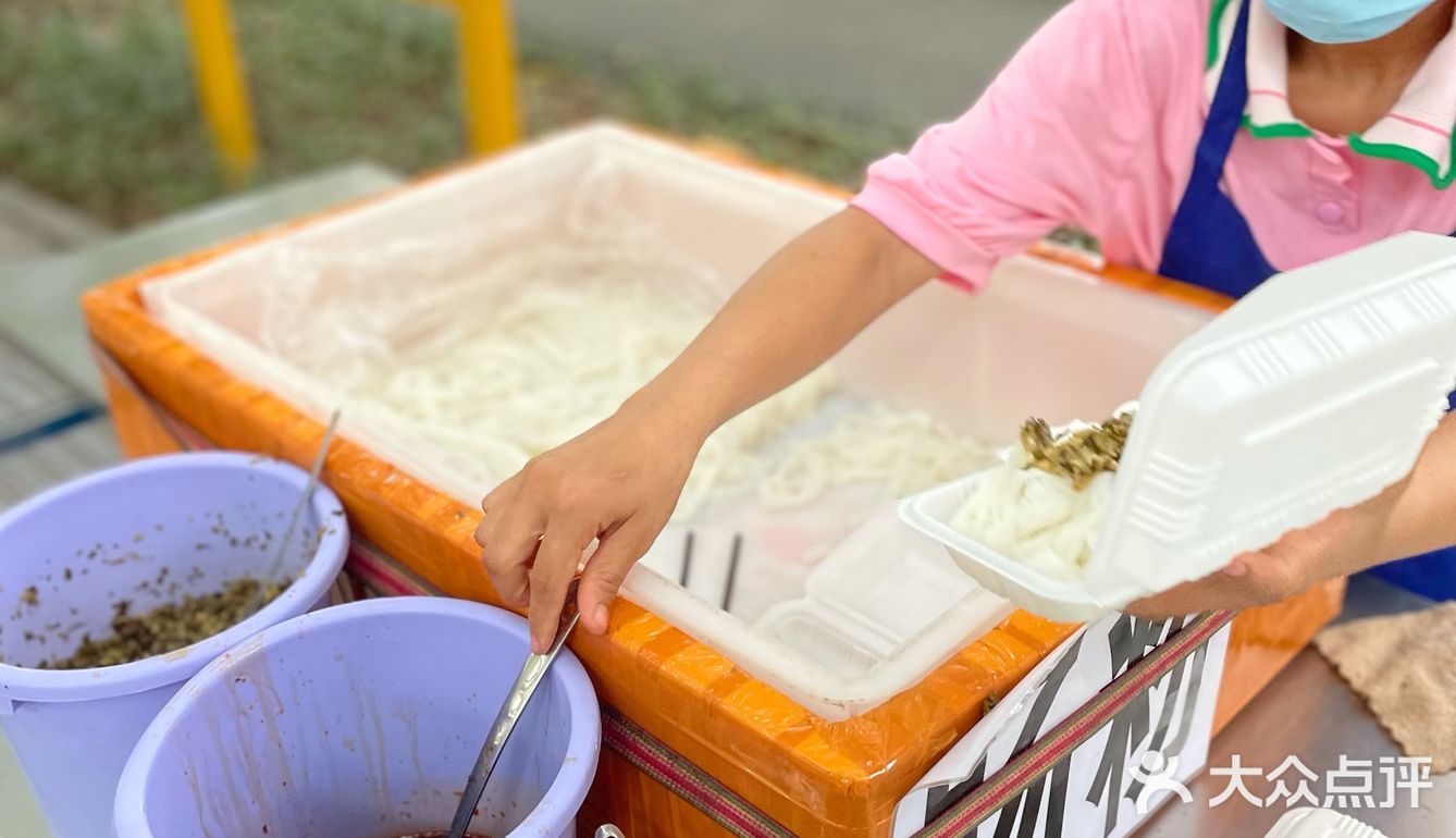 路边摊肠粉77早餐肠粉