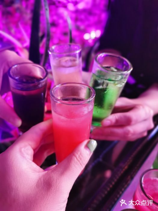 贰麻酒馆(南长街斗酒场店)彩虹斗酒图片