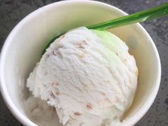 -莓园冰淇淋店