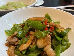 -鱼鲜饭香·招牌汽锅剁椒鱼头王