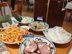 -刘姐啤酒鱼民族演艺餐厅(西街总店)