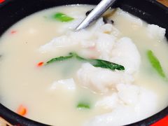 酸汤嫩鱼片-小大董·烤鸭(凤凰汇店)