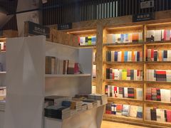 -新华里咖啡书吧(新华书店小寨店)