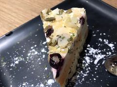 酸奶坚果慕斯蛋糕-诚·鳗屋(星摩尔店)