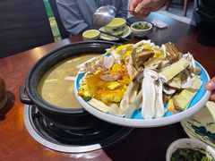 -菌之家·专业纯野生菌火锅·特色炒菌