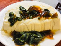 皮蛋豆腐-宝瑞门钉肉饼店