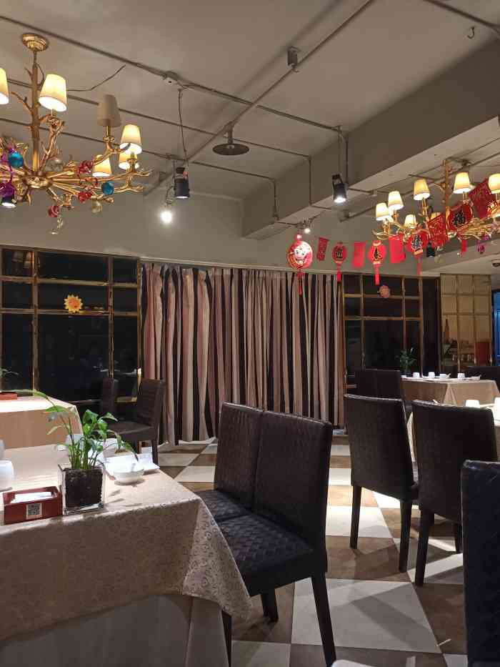 大鸭梨烤鸭(郑州紫荆山店)-"我觉得他家的烤鸭品质越来越差,明明很贵