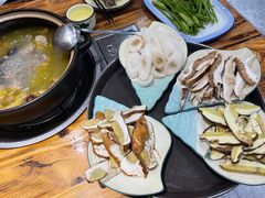 -菌之家·专业纯野生菌火锅·特色炒菌