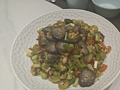 -乔家小院•本地小海鲜•非遗驴肉(万年泉路店)
