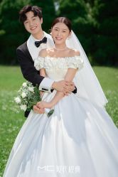 -现代经典婚纱摄影