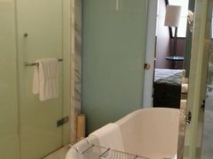 -上海滴水湖皇冠假日酒店