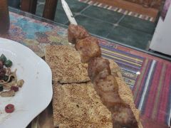 -乡村馕坑肉·烧烤·新疆菜·本地人更爱吃(阿勒泰首店)