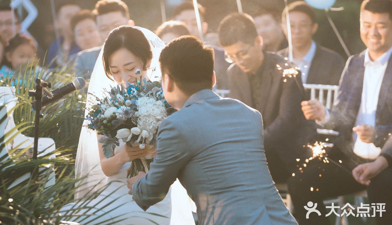 美好从婚礼开始，长春超美白绿色草坪婚礼