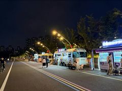 -南京眼步行桥