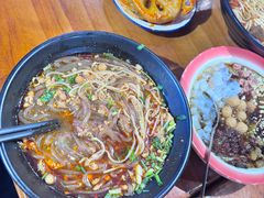 -爆炸头阿姨小四川正宗川味小吃(无任何分店)
