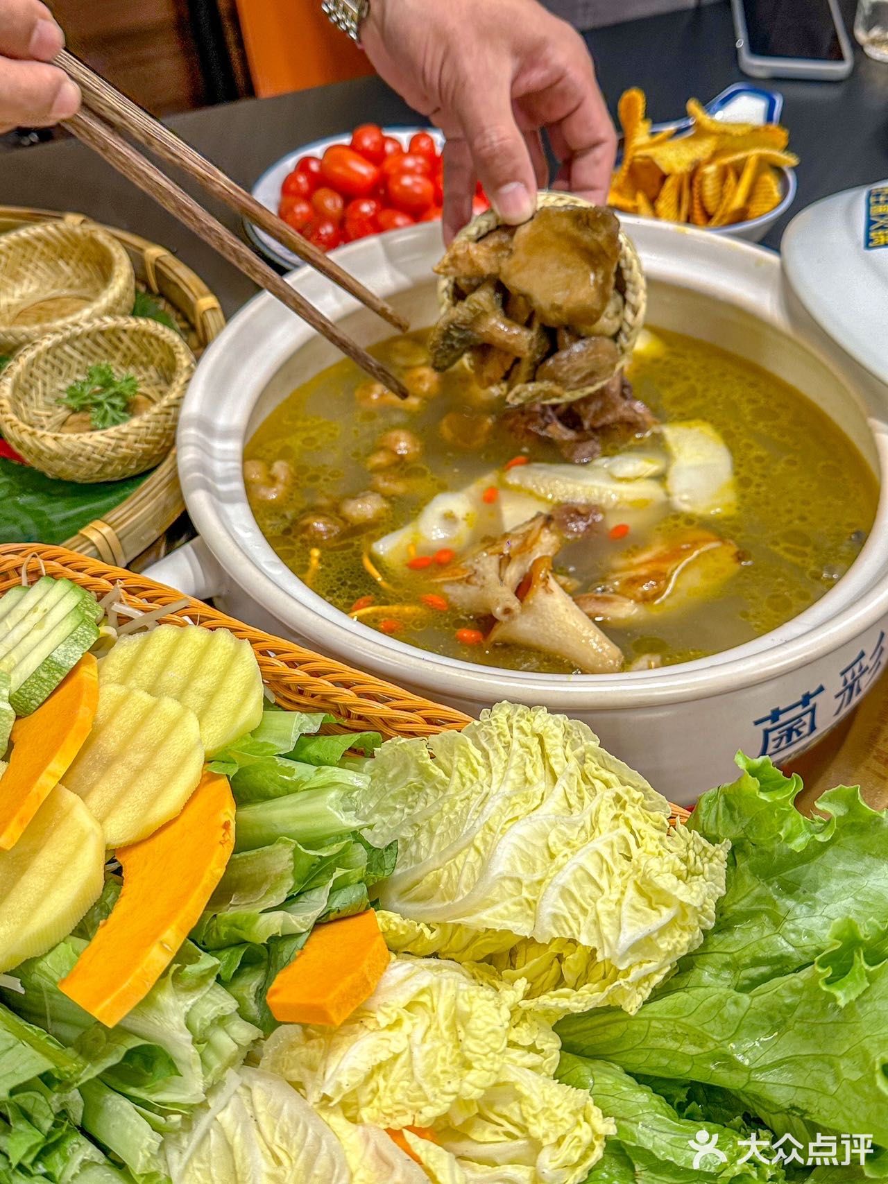 不开玩笑…昆明的冬天吃菌汤真的暖乎乎！ 