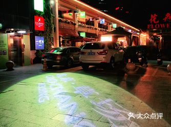 闹市区里的一片小“桃源”