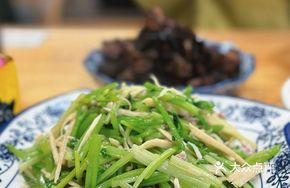 Stir-Fried Pork Shreds with Celery and Bamboo Shoots