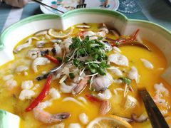 花开酸汤鱼虾跳-蜜桃花开·中西融合菜E&W(南长街店)