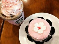 樱花春日蛋糕-星巴克臻选(威海威高广场店)