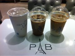 咖啡和奶茶-巴黎贝甜(大宁国际商业广场店)