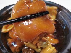 鲍汁鳕鱼膠猪手煲-禄興記香港大排档(歌斐中心店)
