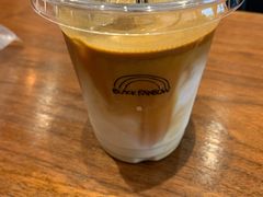 Latte-black rainbow coffee