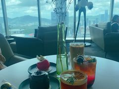 靠窗位-及象咖啡(卓越世纪中心2楼大堂店)