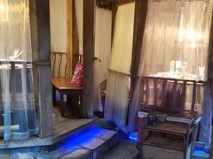 -老牌坊云南鱼豆花火锅(爱建店)